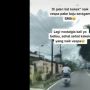 Bak Sedang Nostalgia, Kakek Keliling Naik Vespa Pakai Seragam SMA