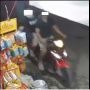 Kelakuan Pemotor saat Melintas di Depan Toko Pinggir Jalan Jadi Sorotan, Aksinya Barbar!