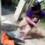 Pria Ngamuk Dorong Petugas Damkar Gegara Datang Terlambat, Auto Kena Semprot Air