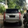 Viral Video Penumpang Mobil Pajero Sport Berkali-kali Buang Sampah ke Sungai, Publik Miris