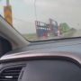 Cara Unik Pemobil Bikin Bocah Nongkrong di Jalan Tol Bubar Seketika, Modal Beginian Doang
