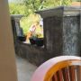 Buka Pintu Langsung Makam, Wanita Pemilik Rumah Ungkap Suasana saat Malam Hari