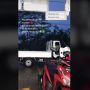 Jemput Pacar Kehujanan, Viral Pria Ini Sampai Bawa Mobil Pikap untuk Angkut Motor