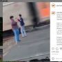 Menantang Maut! Railfans Rekam Video di Rel saat Kereta Lewat Bikin Publik Geram