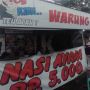 Warung Ini Jual Nasi Ayam Cuma Rp 5.000, Warga Penasaran Ayamnya...