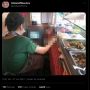 Wanita Terciduk Lakukan Hal Ini Pas Jaga Warung, Publik: Biar Nggak Dikira Pesugihan