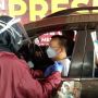 Vaksinasi Drive Thru, Warga Antusias Ikut Serta di Polrestro Jakarta Selatan