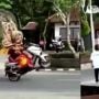 Viral Atraksi Reog sambil Naik Yamaha Nmax, Warganet: Giginya Kuat Banget!