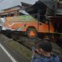 Truk Tabrak Rumah dan Bus di Tanah Datar, 22 Orang Luka-luka dan Satu Meninggal
