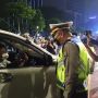 Petugas Gabungan Lakukan Penyekatan Mulai Tengah Malam Tadi, PPKM Darurat Jakarta Dimulai