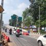 Antisipasi Kemacetan Parah, Petugas Buka Penyekatan di Jalan Raya Lenteng Agung