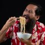 Pria Ini Ungkap Cara Agar Bisa Menang Lomba Makan Pedas, Apa Rahasianya?