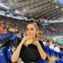 5 Potret Paola Saulino, Fans Seksi Italia yang Sempat Viral Janjikan 'Servis' Para Pemain