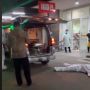 Viral Sopir Ambulans Terkapar di Depan IGD, Masih Pakai APD Diduga Keletihan