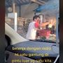 Viral Aksi Ibu-ibu Belanja Sayur Pakai HT, Tukang Auto Nyeletuk Kebingungan