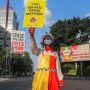 Aksi Para Badut Ajak Masyarakat Menggunakan Masker
