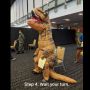 Viral! Lelaki Ini Pakai Kostum Dinosaurus ke Tempat Vaksinasi Covid-19