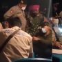 Dibubarkan karena PPKM, Bos Warkop Ngamuk Kick Polisi: Bapak Masih Gajian, Saya Kelaparan