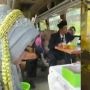 Bukan Lagi Drive Thru, Viral Nikahan di Dalam Bus yang Sedang Melaju