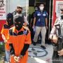 Ngamuk Lihat Adiknya Ditangkap Satpol PP karena Tak Bermasker, Kakak Serang Mobil Polisi