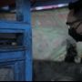 Satpol PP Tegur Pedagang saat PPKM Darurat Sambil Bagikan Sembako, Menuai Pujian!