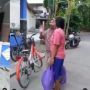 Bantu Tetangga Isoman, Kocak Dukuh di Bantul Heboh Semangati Warganya