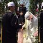 Viral Pasangan Pengantin Taaruf Salting saat Pegangan Tangan, Bikin Jomblo Cengar Cengir