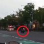 Viral Dua Pemotor  Adu Balap dengan Ambulans, Nekat Bergaya Bak Superman