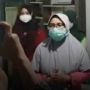 Sempat Viral Nakes Klaim Suntik Vaksin Sesuai SOP: Tolong Jangan Bebani Kami