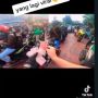 Bagi-bagi Uang "PPKM" di Jalan Raya Viral, Penerima Tercengang