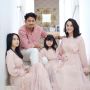 Yaya Putri Ririn Ekawati Ziarah ke Makam Ayah hingga Peluk Nisan: Sedih Banget!