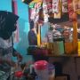 Malam-malam, Kapolri Blusukan di Solo Bagi Sembako ke Warga dan Pedagang Angkringan