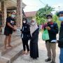 Cegah Penularan Covid-19, PMM 56 UMM Bagikan Masker dan Hand Sanitizer untuk Masyarakat