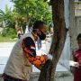 Relawan Satgas Covid-19 Bagi Ratusan Ribu Masker di 13 Daerah PPKM Darurat