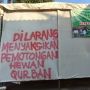 Melihat Suasana Pemotongan Hewan Kurban di Dekat Rumah Gubernur Anies Baswedan
