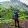 Sudah 80 Tahun, Nenek Ini Kuat Naik Gunung Tanpa Alat Bantu