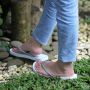 Menjaga Telapak Kaki Nyaman, Ini Tips Memilih Sandal Jepit yang Tepat