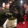 Mobil Lexus Terbalik karena Tabrak Jalur Sepeda di Jalan Sudirman