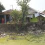 Rumah Warga di Indramayu Terancam Longsor