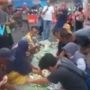 Protes Tak Bisa Jualan selama PPKM Level 4, PKL Nekat Ngaliwet di Tengah Jalan