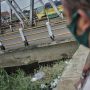 Mau Dicat, Petugas Kaget Temukan Ini di Jembatan Geulis Dayeuhkolot