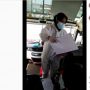 Viral Wanita Berpakaian APD Jual Surat Bebas Covid-19 Palsu di Dalam Bus