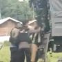 Viral Video Diduga Petugas Polisi Pukuli Warga Papua, Warganet: Dimana Kemanusiaan?
