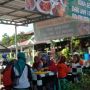 Pria Singkawang Buka 'Rumah Makan Gratis' untuk Warga, Ada Kisah Haru di Baliknya