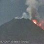 Dini Hari Tadi Merapi Luncurkan Awan Panas Guguran, Jarak Capai 2,5 Kilometer