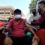 Lamunan Suyanto Penarik Becak di Solo Buyar Usai Didatangi Polisi, Namun Berakhir Haru