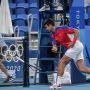 Momen Novak Djokovic Banting Raket sampai Remuk Usai Kalah di Olimpiade 2020