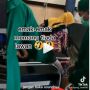 Viral Emak-emak Antar Orang Sakit Bawa Motornya Masuk ke Dalam Ruang UGD