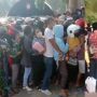 Viral Warga Berdempetan Demi Antre Vaksinasi, Netizen: Dilarang Berkerumun Kecuali Vaksin