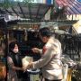 Polda Sumbar Bagikan Bansos untuk Warga Padang Terdampak Pandemi Covid-19